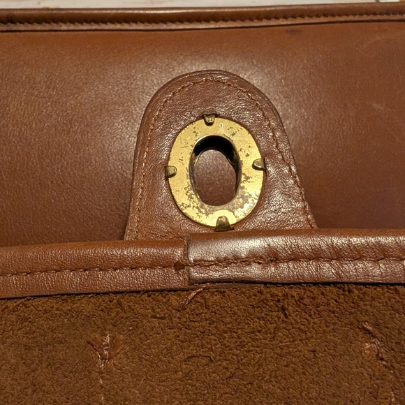 Vintage Coach Willis Leather Crossbody Bag in British Tan - Picture 10 of 16